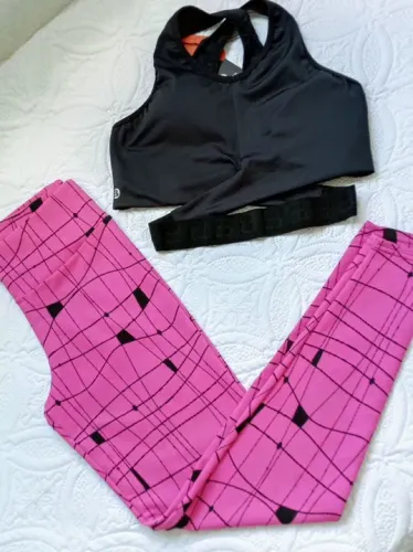 Conjunto de Top e Legging Fitness - Rosa e Preto