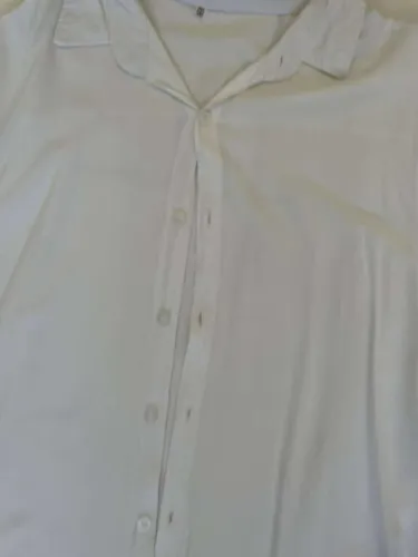 Camisa de botão  tamanho G - cor branca 