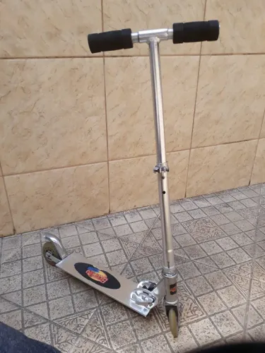   PATINETE INFANTIL EM ALUMÍNIO SUPER REFORÇADO. ANOS 2000