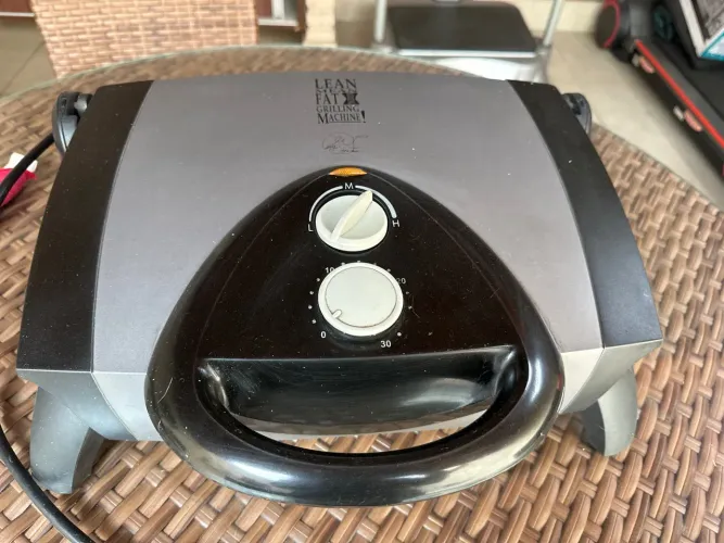 Churrasqueira grilling machine