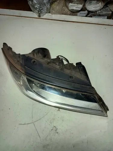 FAROL LADO DIREITO HYUNDAI AZERA 2011 XENOM COM REATOR