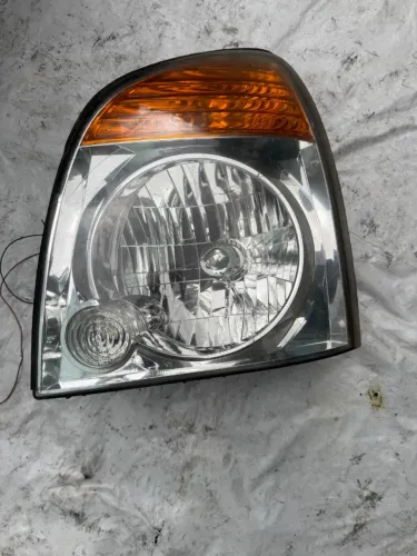 farol cromado lado esquerdo hyundai hr 2,5/8v 2006/2013