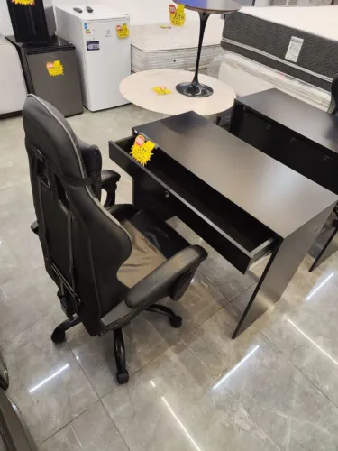 Escrivania com gaveta + cadeira gamer