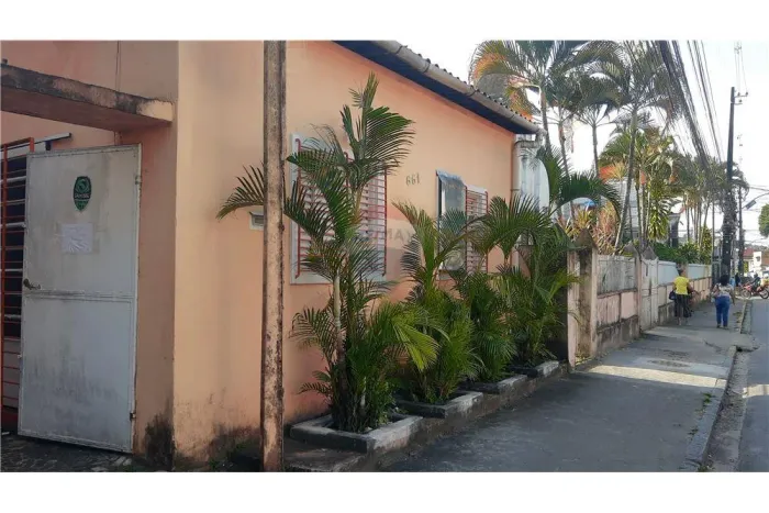 Casa Comercial de 343m² em Casa Amarela Localização Premium na Av. Eurico Chaves | LOCAÇÃ