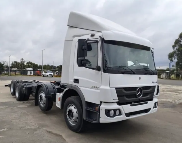 MB 2430 Atego ano 2022, 8x2, Bitruck e cabine estendida, em SP