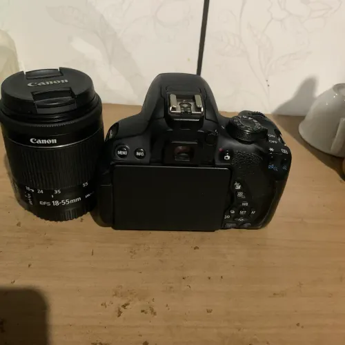 Câmera t5i e 2 baterias é uma lente 18-55