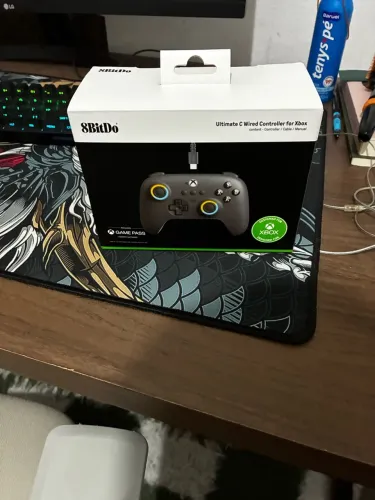 Controle 8BitDo Xbox edition na caixa