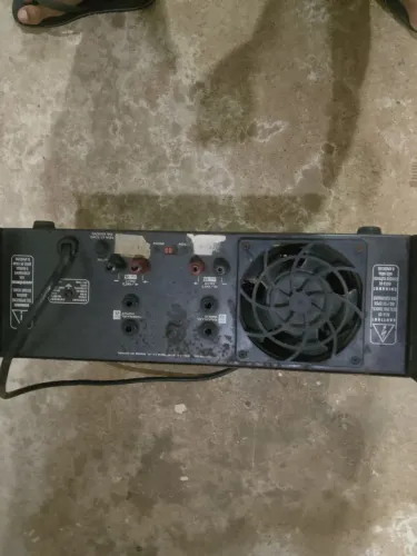  um amplificador da Wattsom DBS 3000.