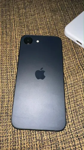 iPhone 16e