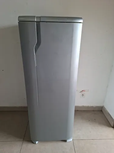 Freezer Electrolux 220v