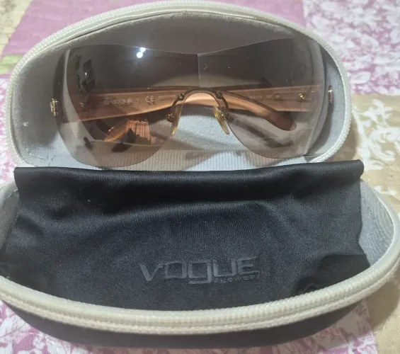 Óculos de Sol Vogue Vintage Shield (Anos 2000 / Y2K) - Modelo VO 2569-S