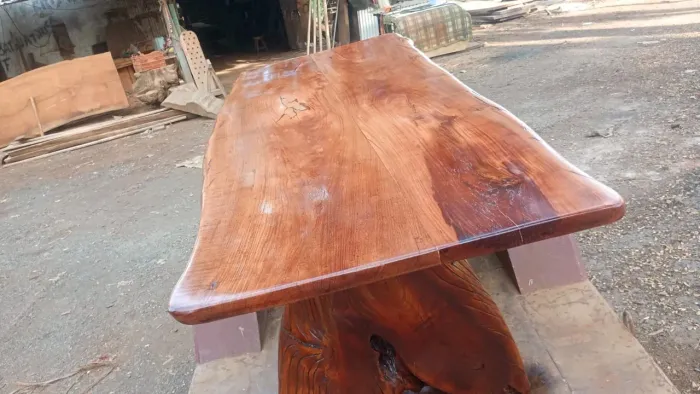 Mesa de 3 metros com os dois bancos 
