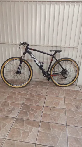Bicicleta mtb aro 29 com 9 velocidades