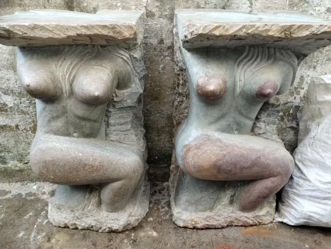 VENDO MESA EM VIDRO SUPORTE EM GRANITO ESCULPIDO