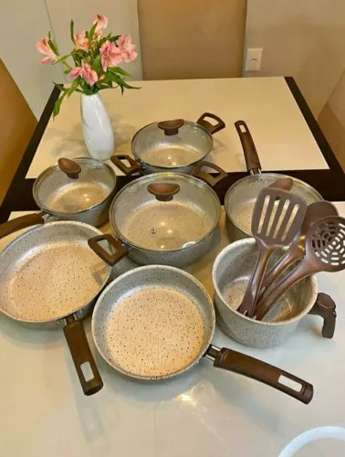Kit de panelas antiaderentes novo