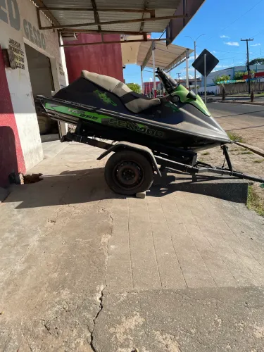 Jet ski sea-Doo  tá parado mais da pra concerta já vai com reboque aceito troca 