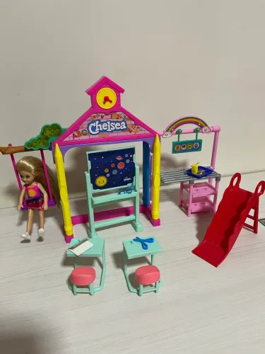 Escola de boneca Chelsea- Barbie