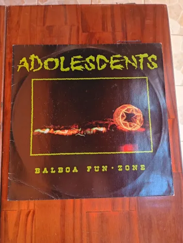 LP Adolescents - Balboa Fun Zone Disco de Vinil encarte bem conservado Punk Rock HardCore