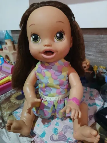 Vendo baby alive funcionando nao tem acessórios somente ela em perfeito eatado