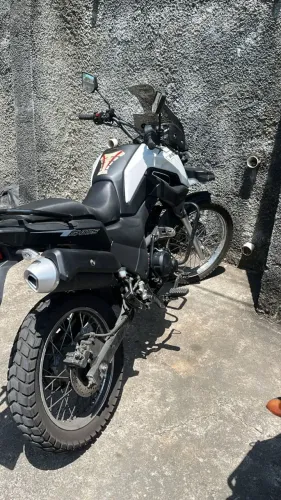 Alugo moto Shineray 2025
