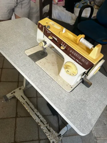 Máquina singer reta