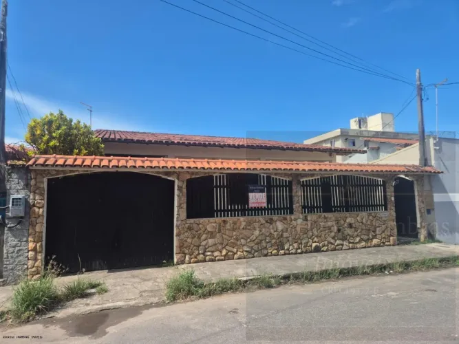 Casa para Venda em Serra, Estância Monazítica, 4 dormitórios, 1 suíte, 1 banheiro, 2 vagas