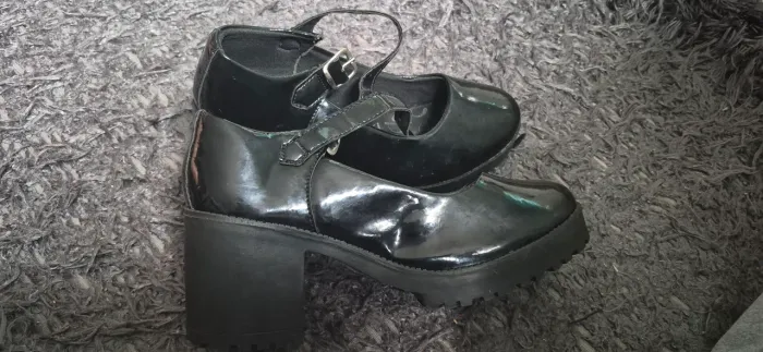Vende-se Sapato Mary Jane tamanho 37/38