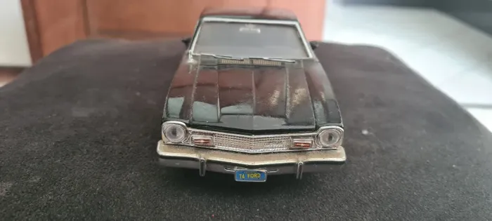 Miniatura Ford Maverick 1974 1:24 Preto