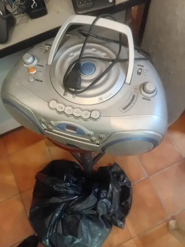 Radio gravador lennoxx. Só entrego no Rio de janeiro
