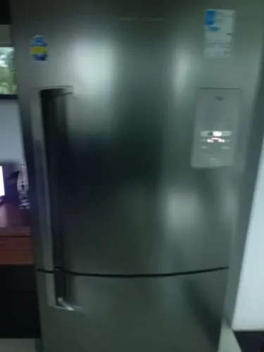 Vende se geladeira de inox em perfeito estado de conservação , de alto padrão