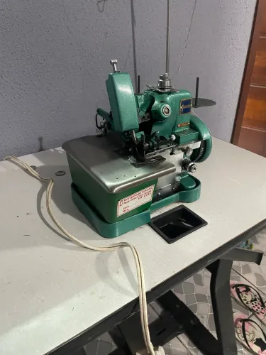 Maquina de Costura Overloque 220V caseira