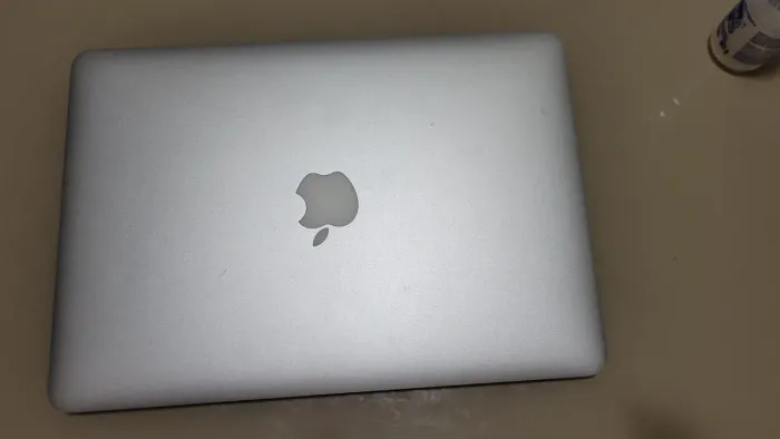 MacBook Air 13" Apple (Modelo A1466) - Funcionando Perfeitamente