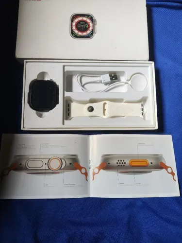 Vendo Relógio smawhsat, todo Bom com carregador caixa e tudo acompanha 1 pulseira todo Bom