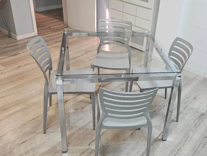 Torro: Mesa com 4 cadeiras um luxo