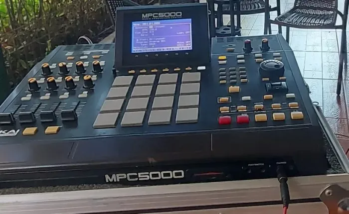 SAMPLER AKAI MPC 5000 Original Sampler Groovebox Workstation Profissional