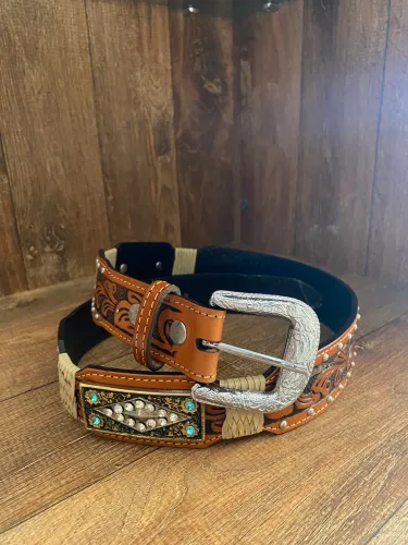 Cinto country em couro legítimo com strass
