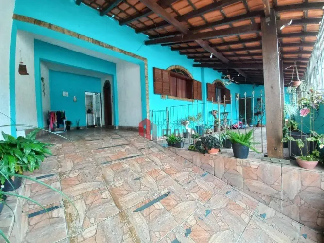 Monte Castelo - Casa 3 quartos - terraço e garagem para 2 carros