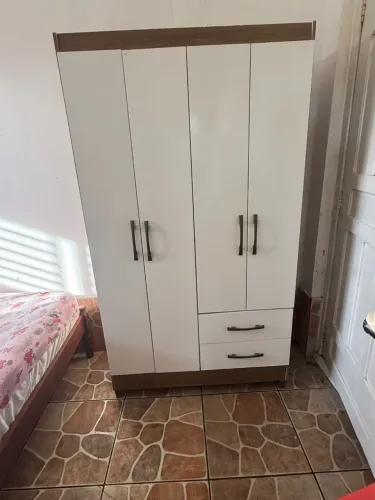 Guarda roupa de solteiro 