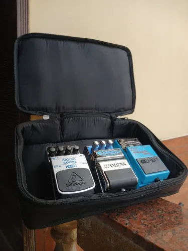 Set de pedais para Baixo e guitarra com case acolchoada