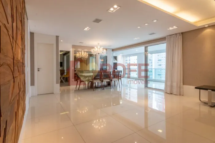 Apartamento para locação em Campo Belo com 3 quartos, sendo 3 suítes, 194m²