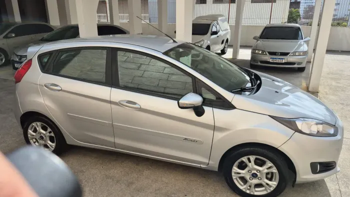 Ford Fiesta SEL 1.6 16V Flex Mec. 5P 2017