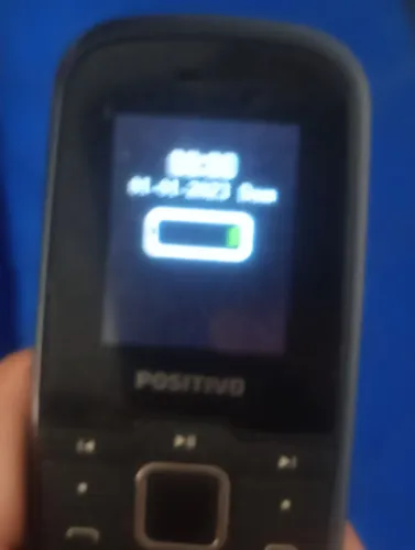 Vendo telefone da positivo funcionando perfeitamente tudo Léia toda informação 