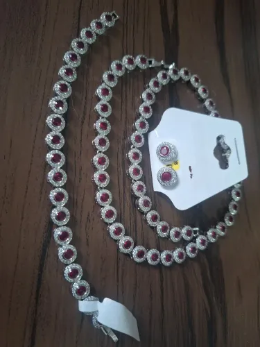 Conjunto de colar rivieira, brinco  e pulseira. 