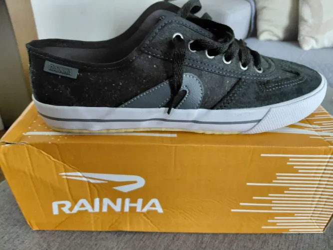 Vende-se tênis rainha