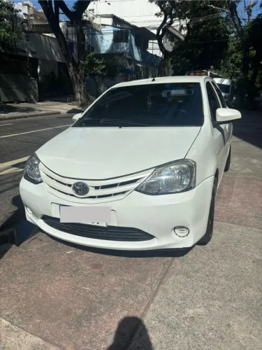 Toyota Etios X 1.3 Flex 16V 5P Mec. 2015
