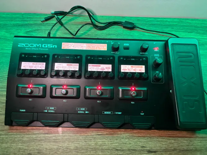 Pedaleira Zoom G5N - Seminova