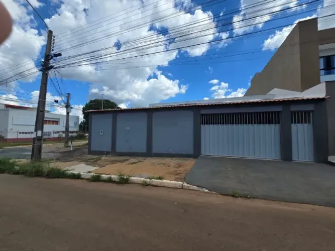 Casa de Esquina no Setor Tradicional | Espaço, Conforto e Lazer Completo