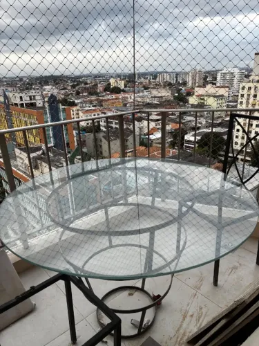 Mesa redonda (varanda ou interior do apartamento)