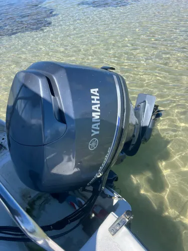 Phoenix 23,5 motor Yamaha f90 4t revisado R$76,000