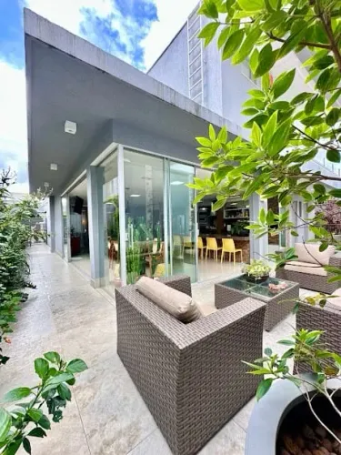 Sobrado à venda com 5 suites + office no Jardins Valência, Goiânia, GO